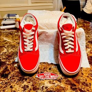 Brand New Ladies comfortable Vans sneakers!!! 🥰😍😍😍